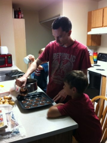 Making cakepops with the family